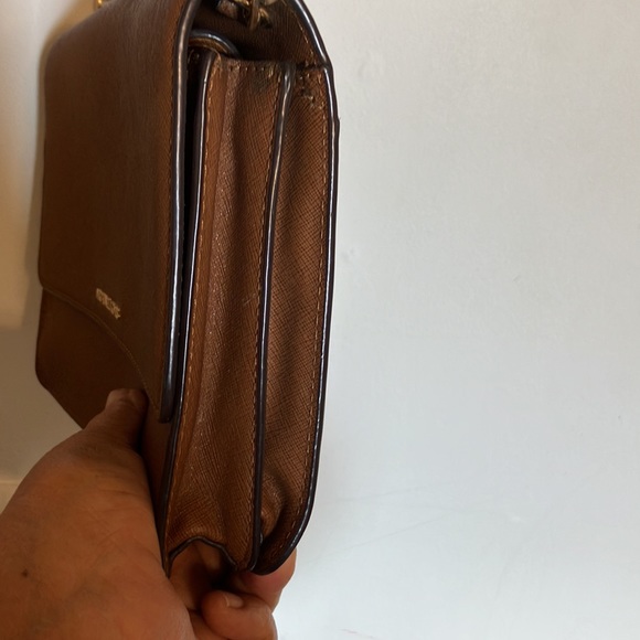 Michael kors four compartament  excelent condition  dimension. 8 by 6 inchs - Picture 3 of 5